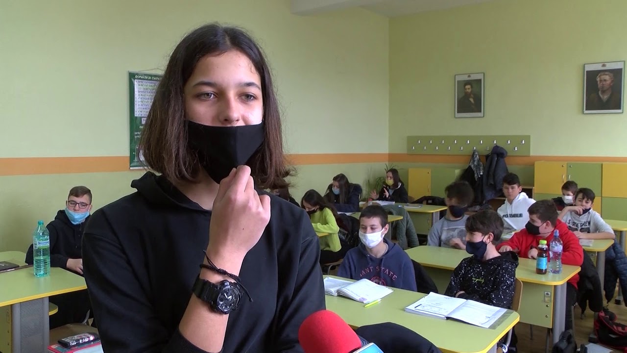 7, 8 и 12 клас се върнаха на училище за 2 седмици