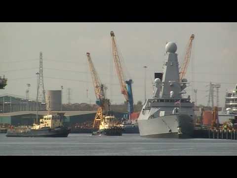 HMS Dauntless D33 -  Outbound.from the Port of Tyne
