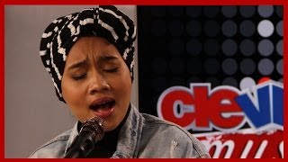 Yuna Performs "Falling "Acoustic Performance!