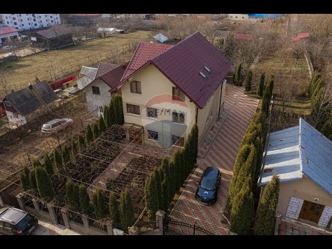 Casă / Vilă cu 9 camere de vânzare în Suceava