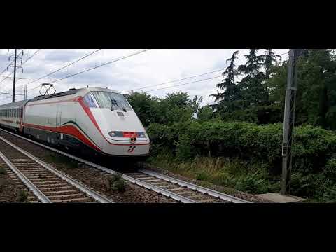 E414 con Intercity in transito nei pressi di Tortona