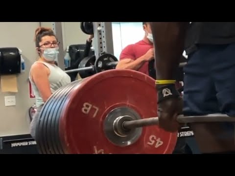 When Girls Check Out Guys In The Gym