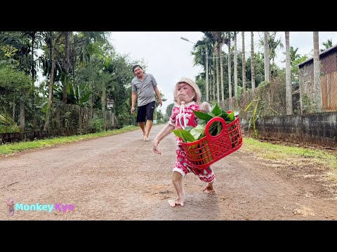 So caring! Kyo and Dad helped baby monkey BuNa feel better ❤️ This is how!