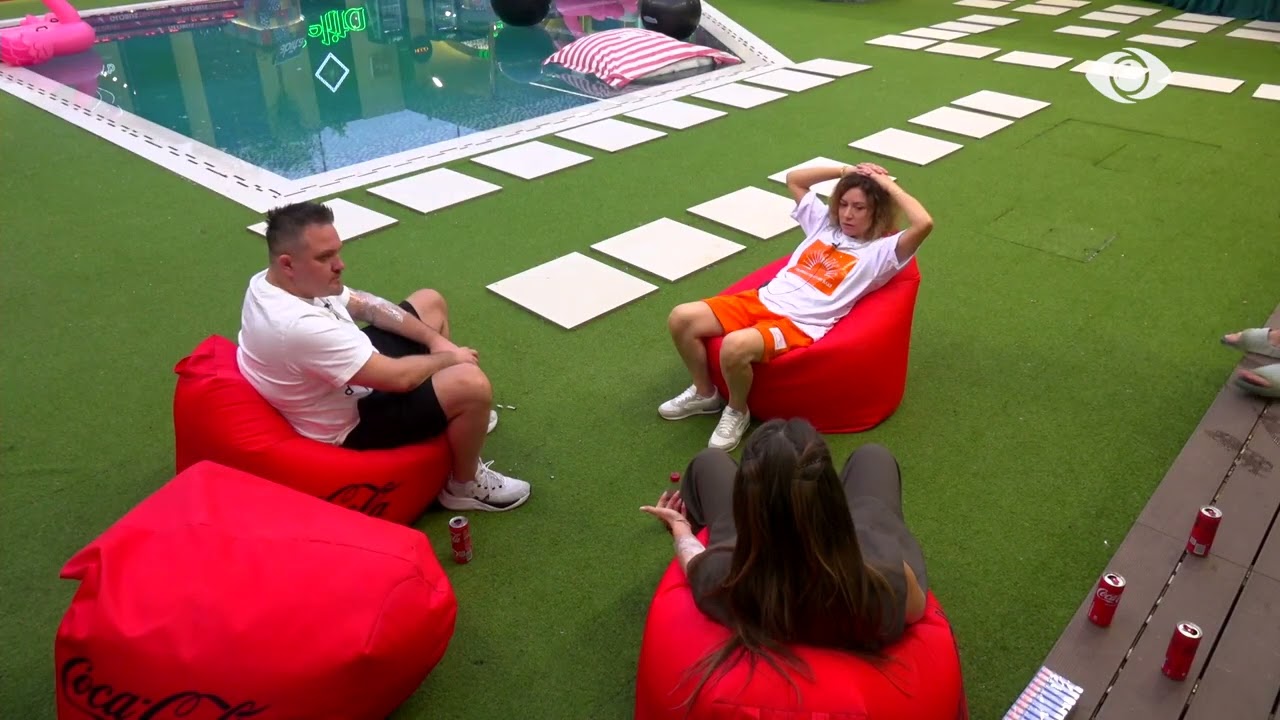 Heidi realizon me sukses misionin! Të gjithë banorët bëjnë gëzuar me Coca-Cola