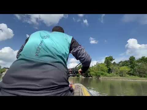 Cruce de motos por el Río El Carare (Cimitarra, Santander). 