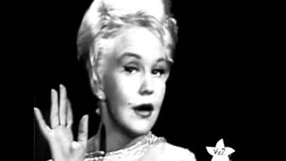 PEGGY LEE swings Hallelujah I Just Love Him So.  From live mid-50&#39;s TV