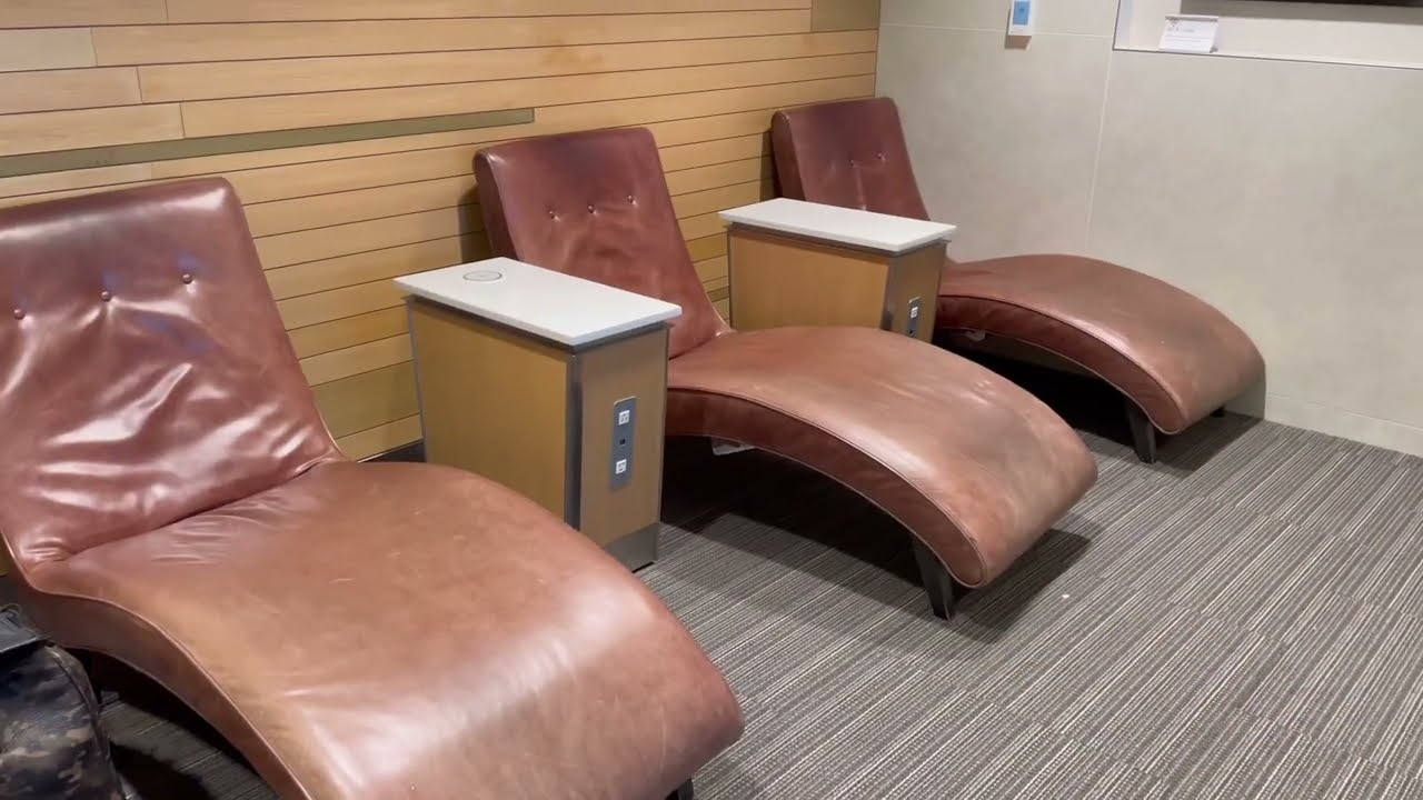 American Airlines Admirals Club thumbnail