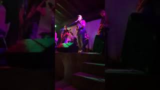 Les calaberts. Skip the use- être heureux cover