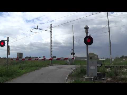 Passaggio a livello di via Viola in HD - Molinella (BO) / Level Crossing / железнодорожный переезд