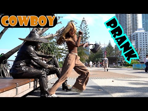 I THINK ONE OF IS REAL. Hahahah statue prank. luco patung