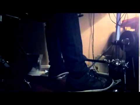 Guitarist tries to do the double bass on Metallica's One