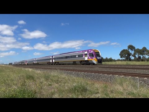 V/Line 3VL22, 3VL04 At Corio