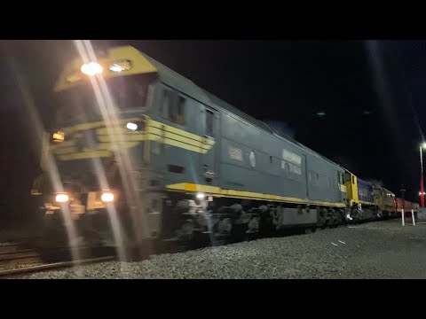 Down Pacific National 7733V empty grain with G523 (FA) X50 8172 departing Gheringhap loop 1/5/2025