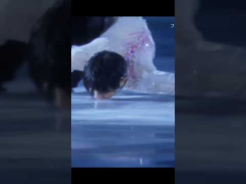 Yuzuru Hanyu | Giving the Olympic competition ice a goodbye kiss (front view)