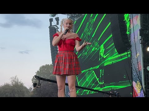Anne-Marie - Psycho (live debut at Sziget, Budapest, 2022)