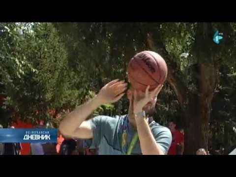 B. Palanka: "Sto terena za jednu igru"