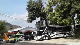 preview picture of video 'Kunjungan bus di rumah makan pak glinding'