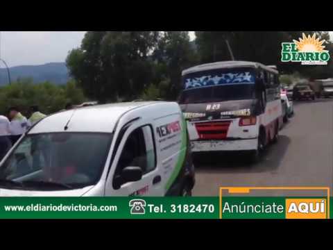 Percance vehicular en 8 Bulevar, Cd. Victoria