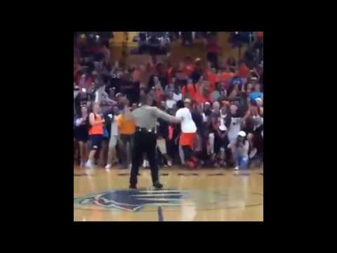 Policial dança Beyoncé e leva torcida ao delírio