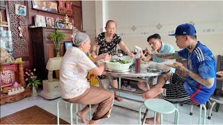 Buổi Ăn Nào Đắt Giá Bằng Buổi Ăn Cùng Mẹ