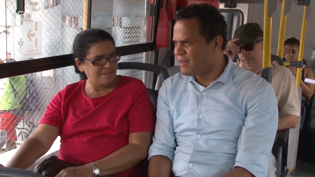 Prefeito de Mauá embarca em duas linhas de ônibus municipais; veja vídeo