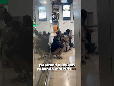Pillamos a ladrón robando maletas