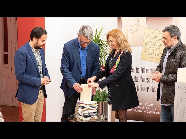 Vídeo relacionado con Poesía completa / Antonio Oliver Belmás