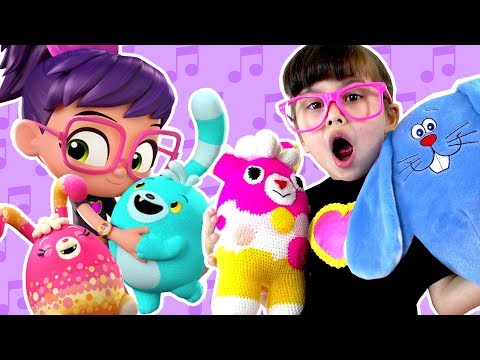 Abby Hatcher fuzzly catcher | Pretend play with Bozzly and Curly | Abby Hatcher full episode
