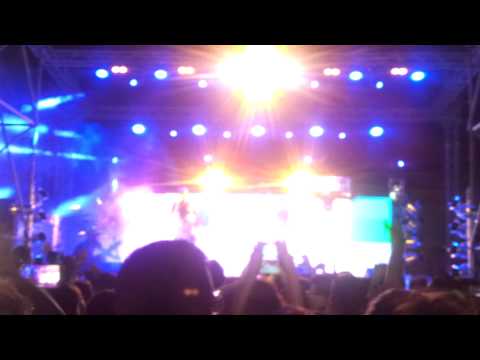 BoomdaBash feat Alessandra Amoroso  A Tre Passi Te