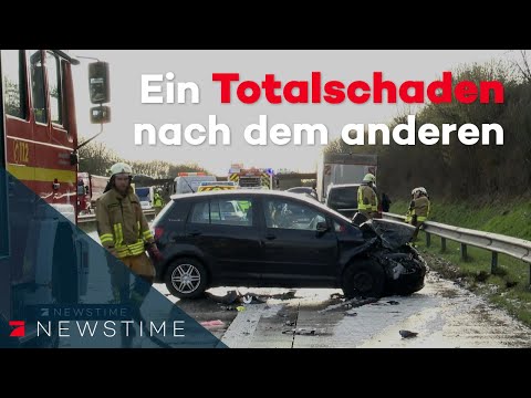 Autofahrer vom Blitzeis überrascht: Massencrash auf A23 bei Hamburg