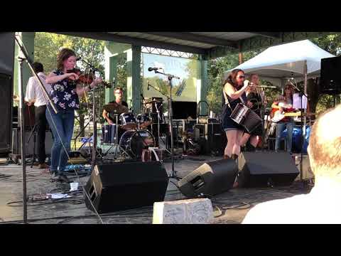 Festivals Acadiens 2019: Bonsoir Catin - "Moi L'aime Une Petite Fille"