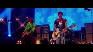 The Darkness - Christmas Time (Don&#39;t Let the Bells End) Live [HD]