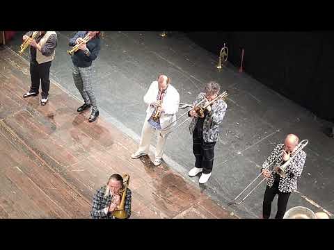 Mnozil Brass , Jubilee : Vivaldi (summer), Back in black (AC/DC) , Summertime