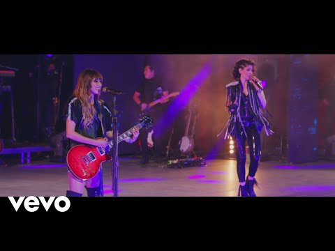 Video thumbnail for Amor a Medias (En Vivo)