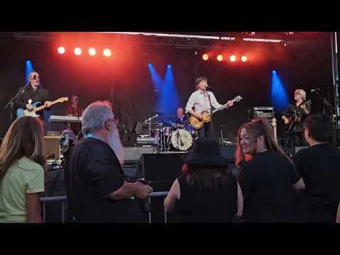 Uncle Albert/Hands across the water: Live and let die Paul McCartney tribute abbey road river