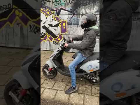 Piaggio zip 70cc crash😂😂 (not me)