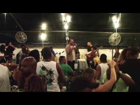 TONINHO GERAES na RODA DE SAMBA do NEM com a família TIA DOCA   PH Registrou 1.09.2013 (18)