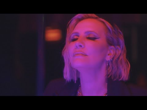 Claire Richards – I Surrender (Official Video)