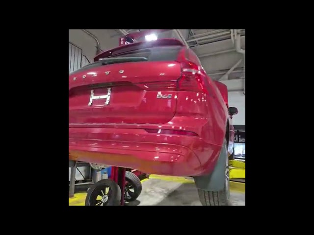 2022 Volvo XC60 B6 AWD Momentum in Cars & Trucks in Barrie