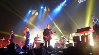 Queens of the Stone Age - &quot;Auto Pilot&quot; - Live at The Forum