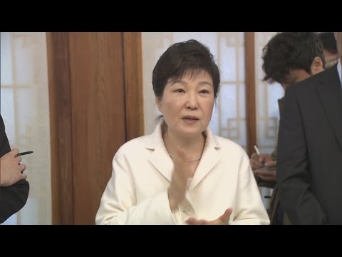 박 대통령 첫 변론 불출석…"피고인 모습에 부담 느낀 듯"