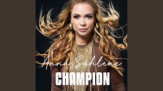 Kadr z teledysku Champion tekst piosenki Anna Sahlene