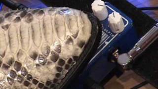 Video thumbnail for Malekko omnicron CHORUS guitar effects pedal demo by gearmanndude