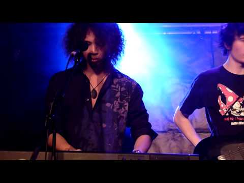 Dandelion - Too Tired Of Sleeping // Live at La Boule Noire