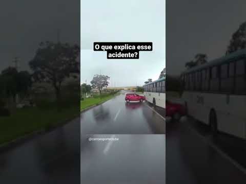 O que explica esse acidente? #carcrash