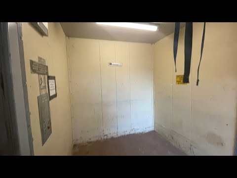 Montgomery Dry-Powered Hydraulic Freight Elevator @ Ross Park Mall - Pittsburgh, PA