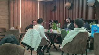 שירה וניגון בבית המדרש "אבי בעזרי" בת-ים ניגון בעל התניא א'לי אתה ואודך (הרב אליעזר לוי) - התמונה מוצגת ישירות מתוך אתר האינטרנט יוטיוב. זכויות היוצרים בתמונה שייכות ליוצרה. קישור קרדיט למקור התוכן נמצא בתוך דף הסרטון