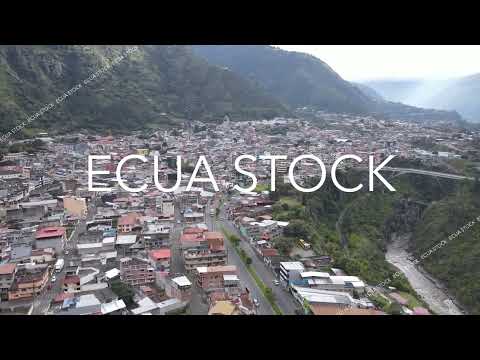 Banos de Agua Santa, Ecuador, toma aérea durante el día, tomas de stock