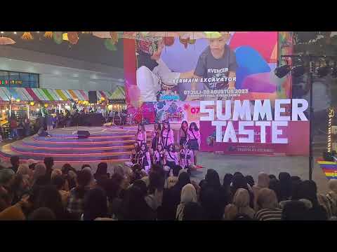 IZ*ONE (아이즈원) - 라비앙로즈 (La Vie en Rose) Dance Cover by Reine from Indonesia