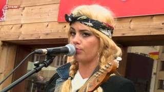 Alice Gold - Runaway Love (live bij Q)